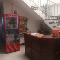 Mostrador de recepción y refrigerador de bebidas